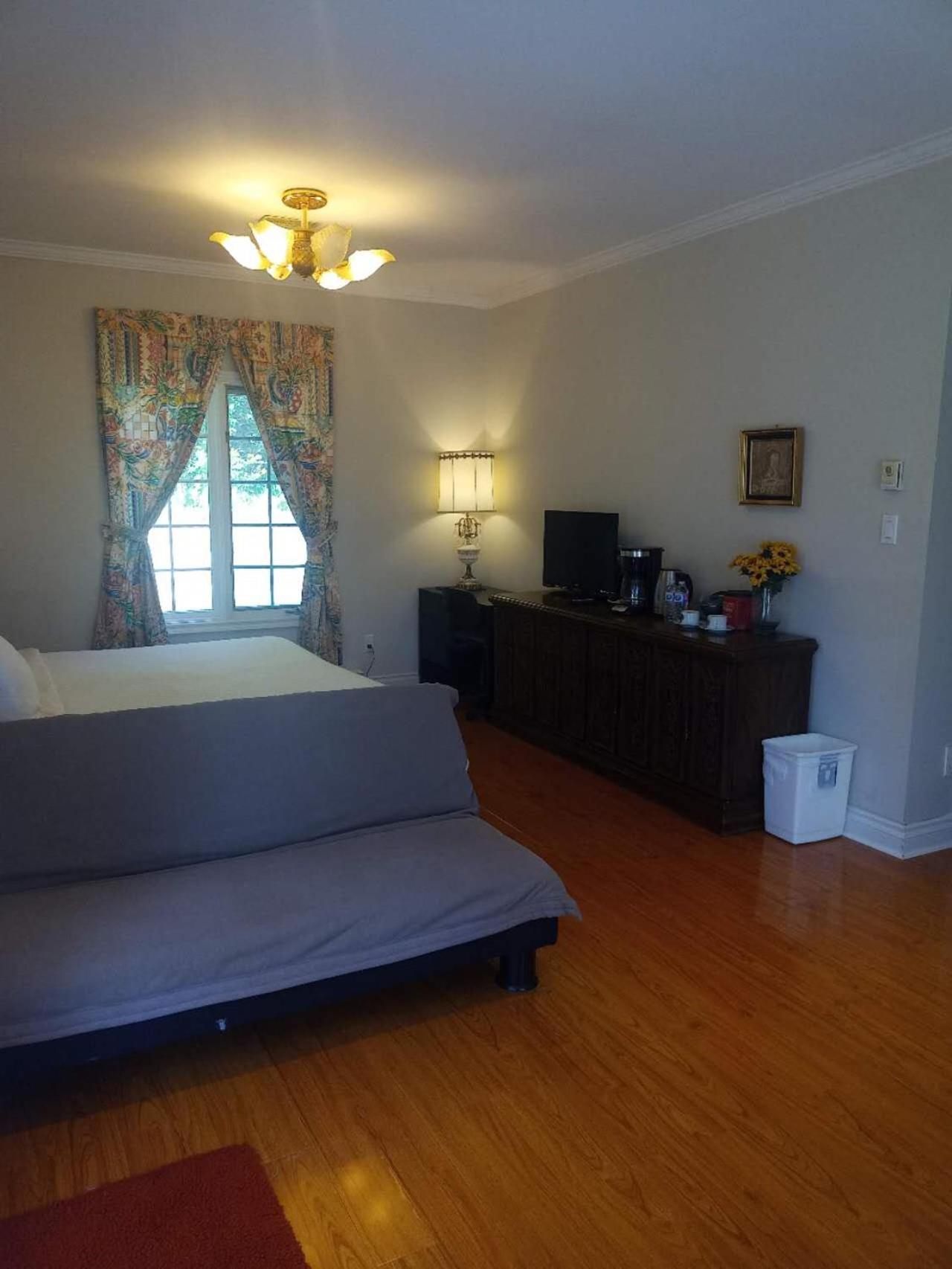 Lakeview Private Suite-Twin Or King Tottenham Bagian luar foto