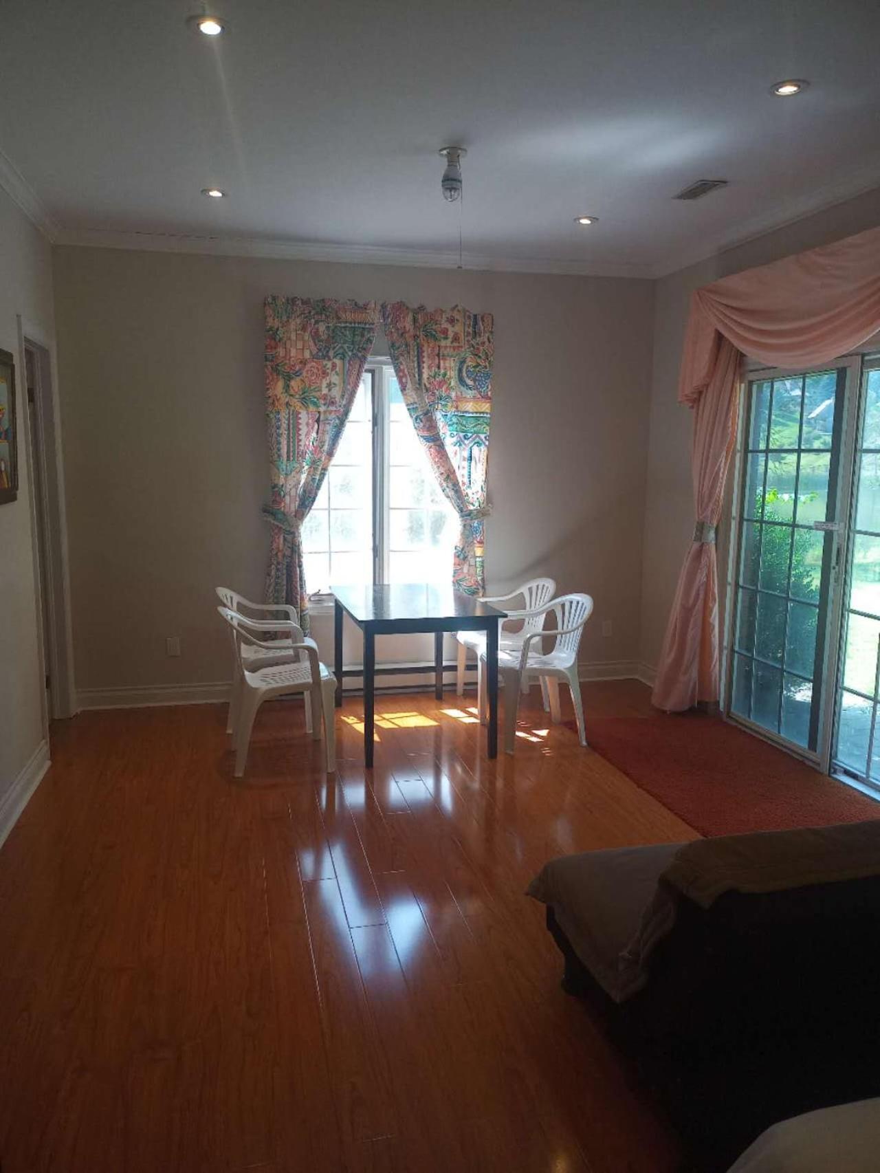 Lakeview Private Suite-Twin Or King Tottenham Bagian luar foto